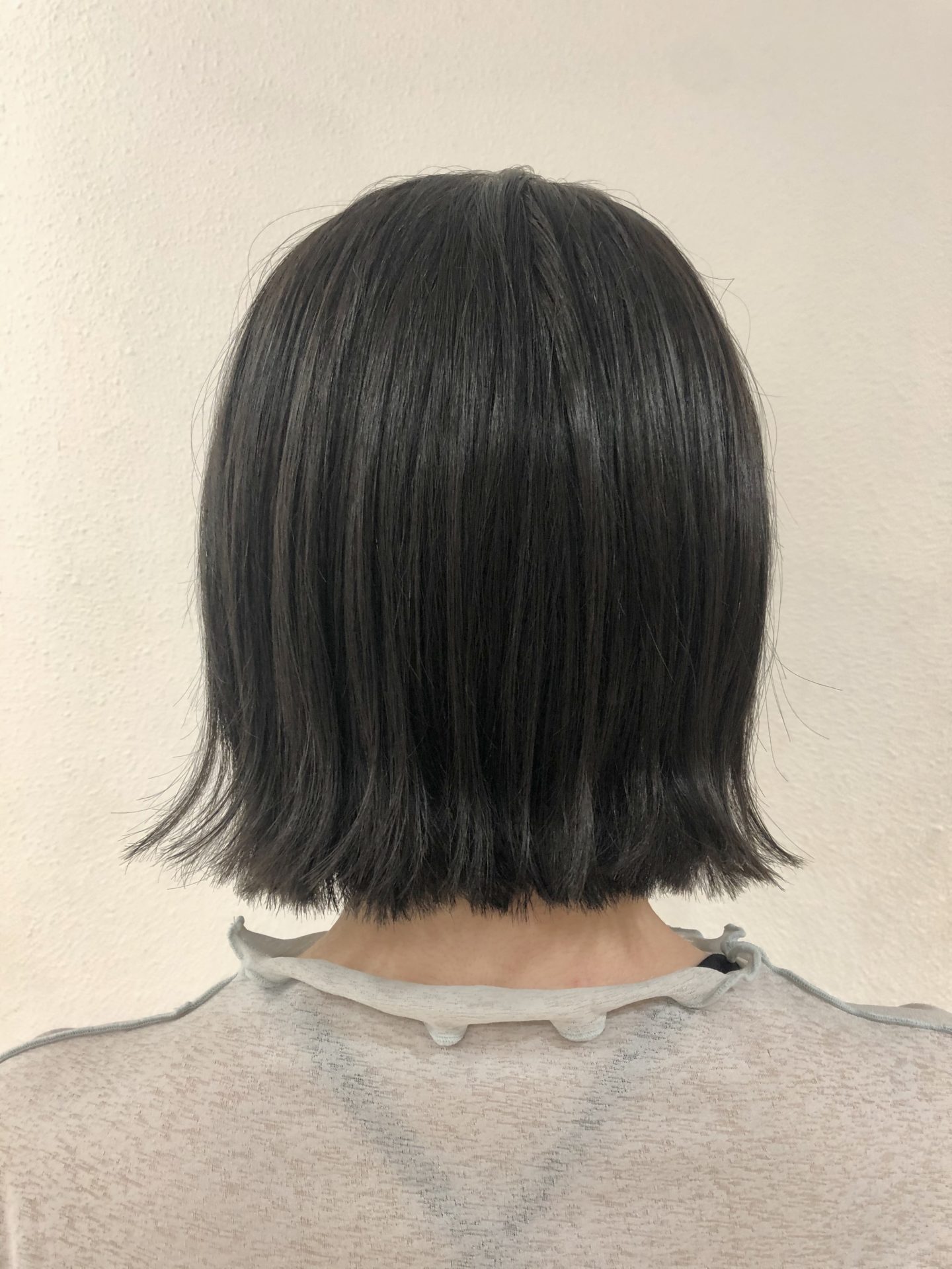 外ハネ切りっぱなしボブ