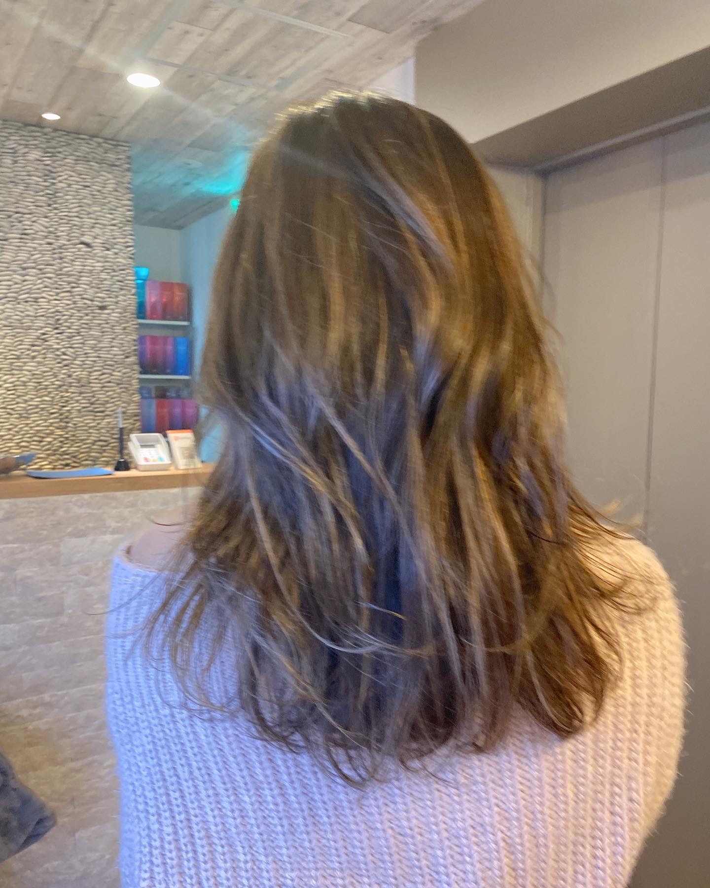 動く度に可愛い！外国人風ナチュラルハイライトカラー★