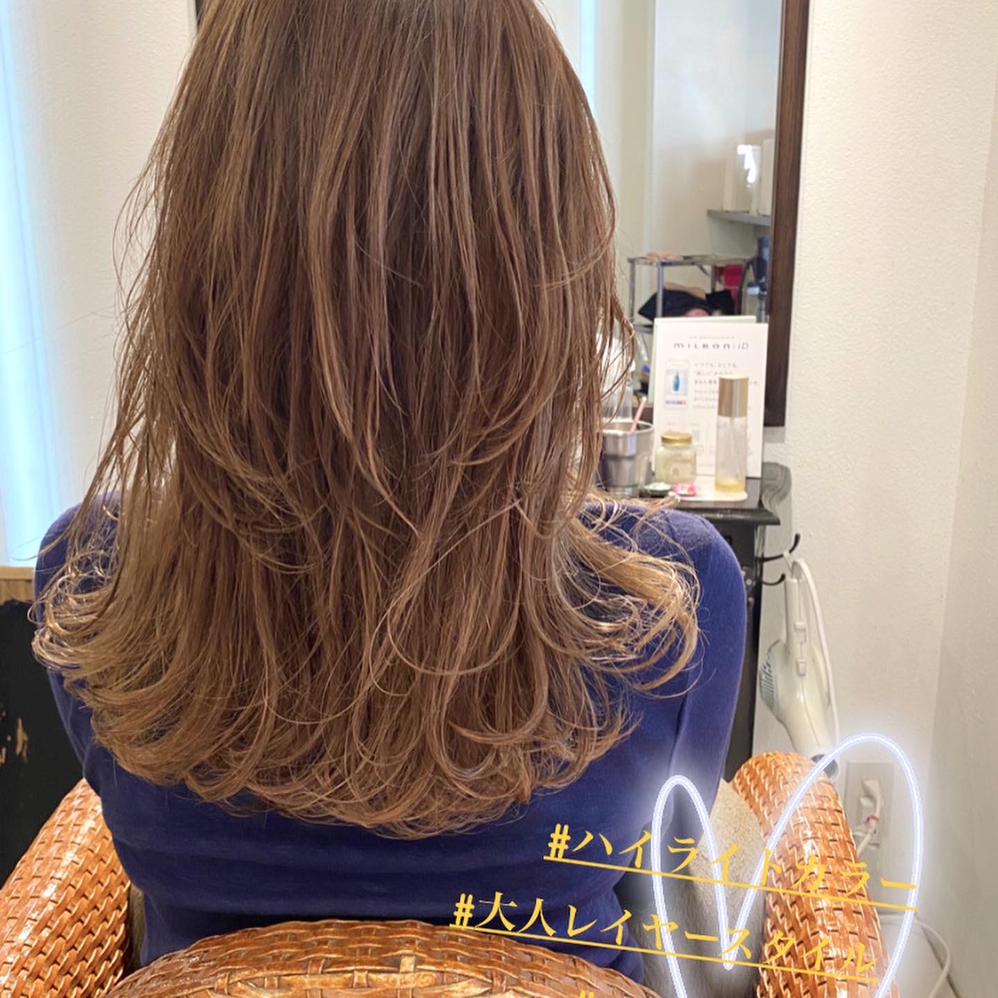 大人女性にオススメ！ミディアムレイヤースタイル × 細めハイライトカラー★