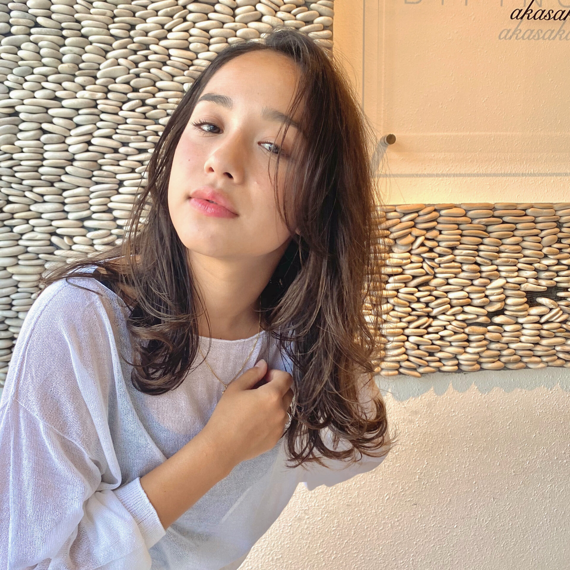 前髪長めのレイヤーヘアは、カットでの顔周りのバランスが重要★