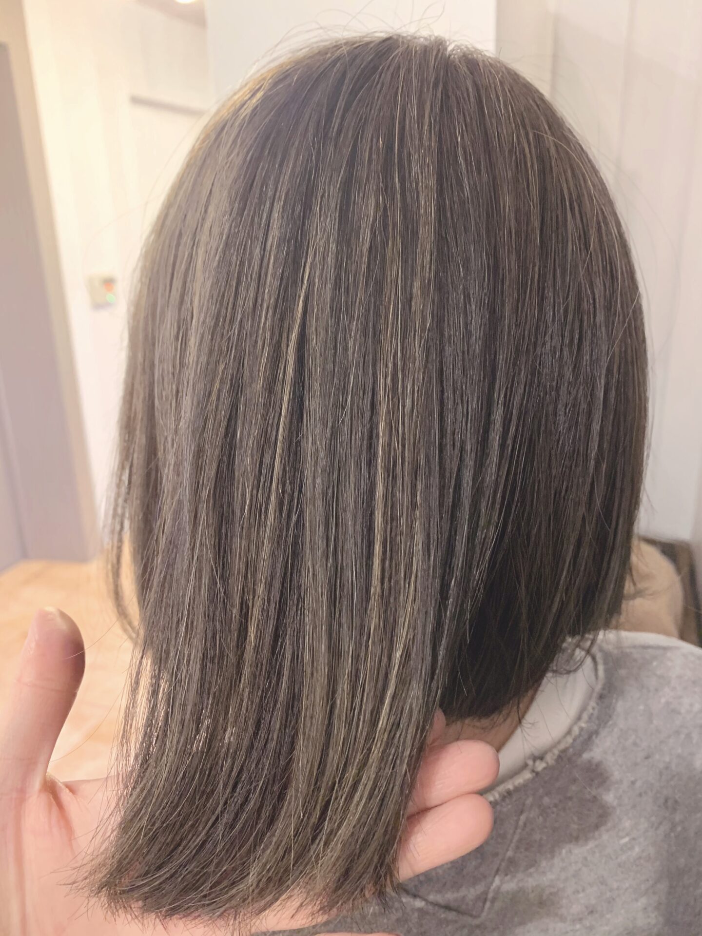 白髪を隠しながらオシャレなハイライトカラーがオススメ！^ ^