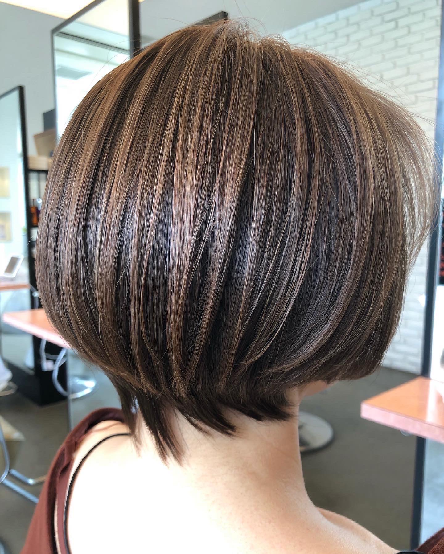 髪をスッキリ跳ねないボブにカット！！