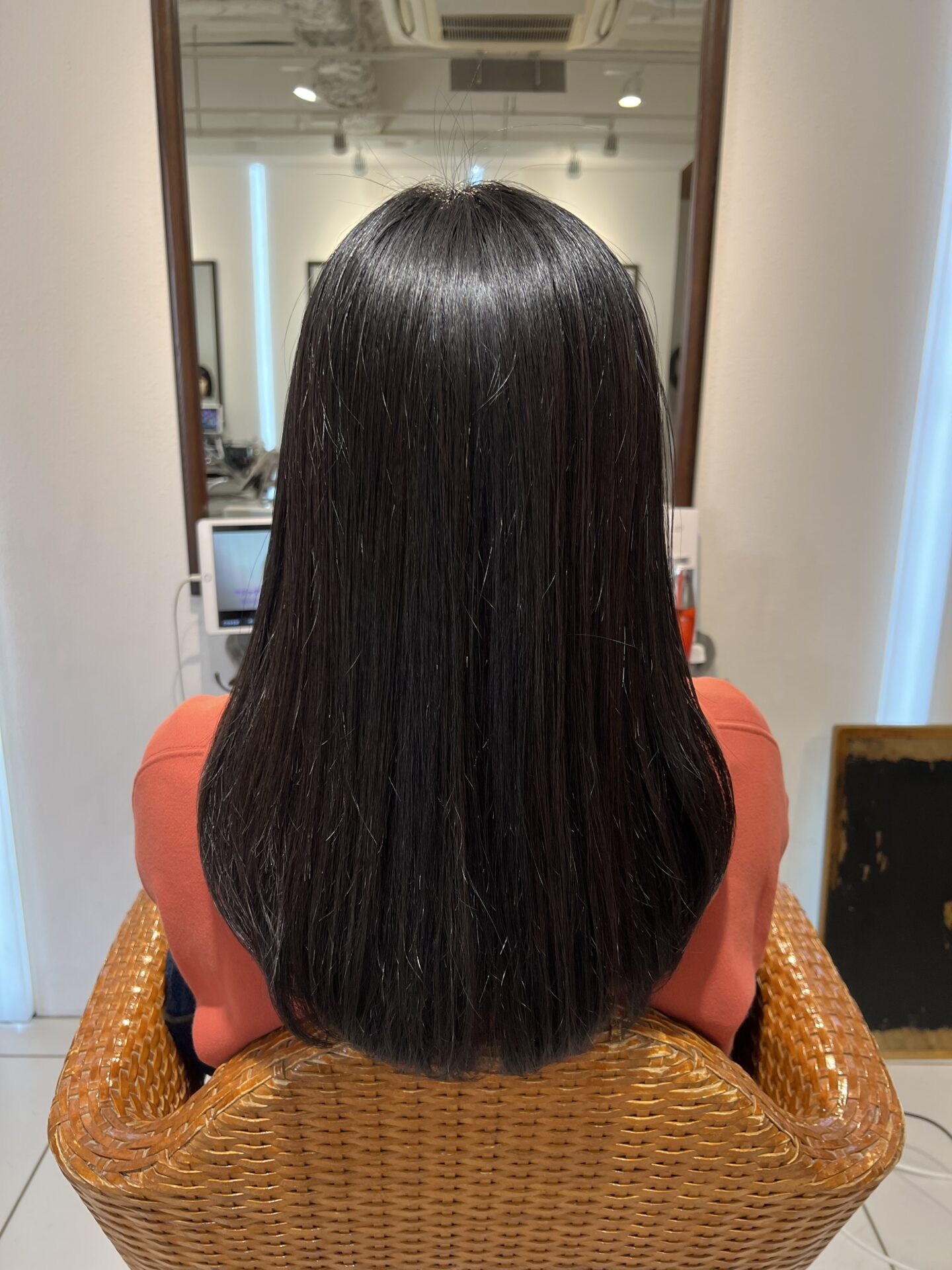 湿気で広がる髪質でお悩みの方はコスメストレート！