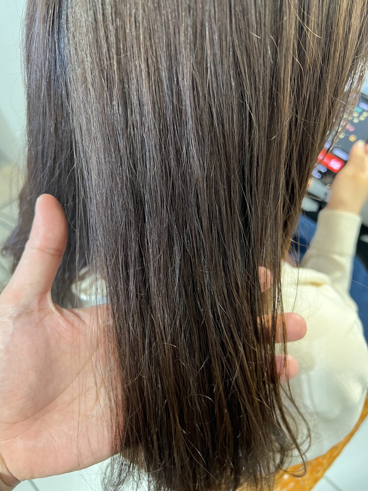 ブラウンカラーで美しい艶カラーに！