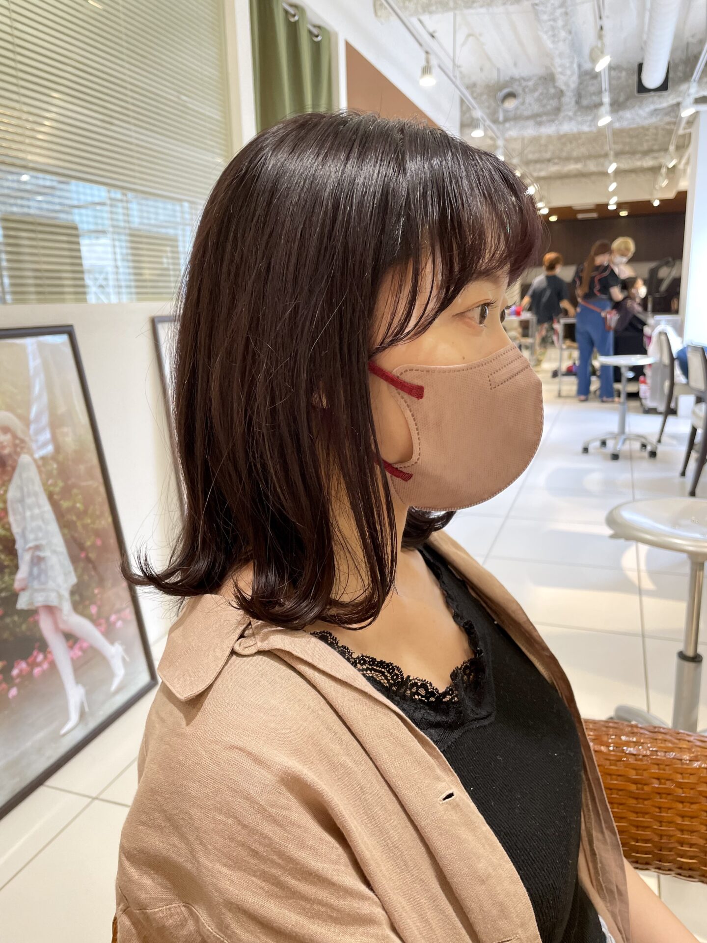 艶感ある暗髪バイオレットアッシュも最近人気です