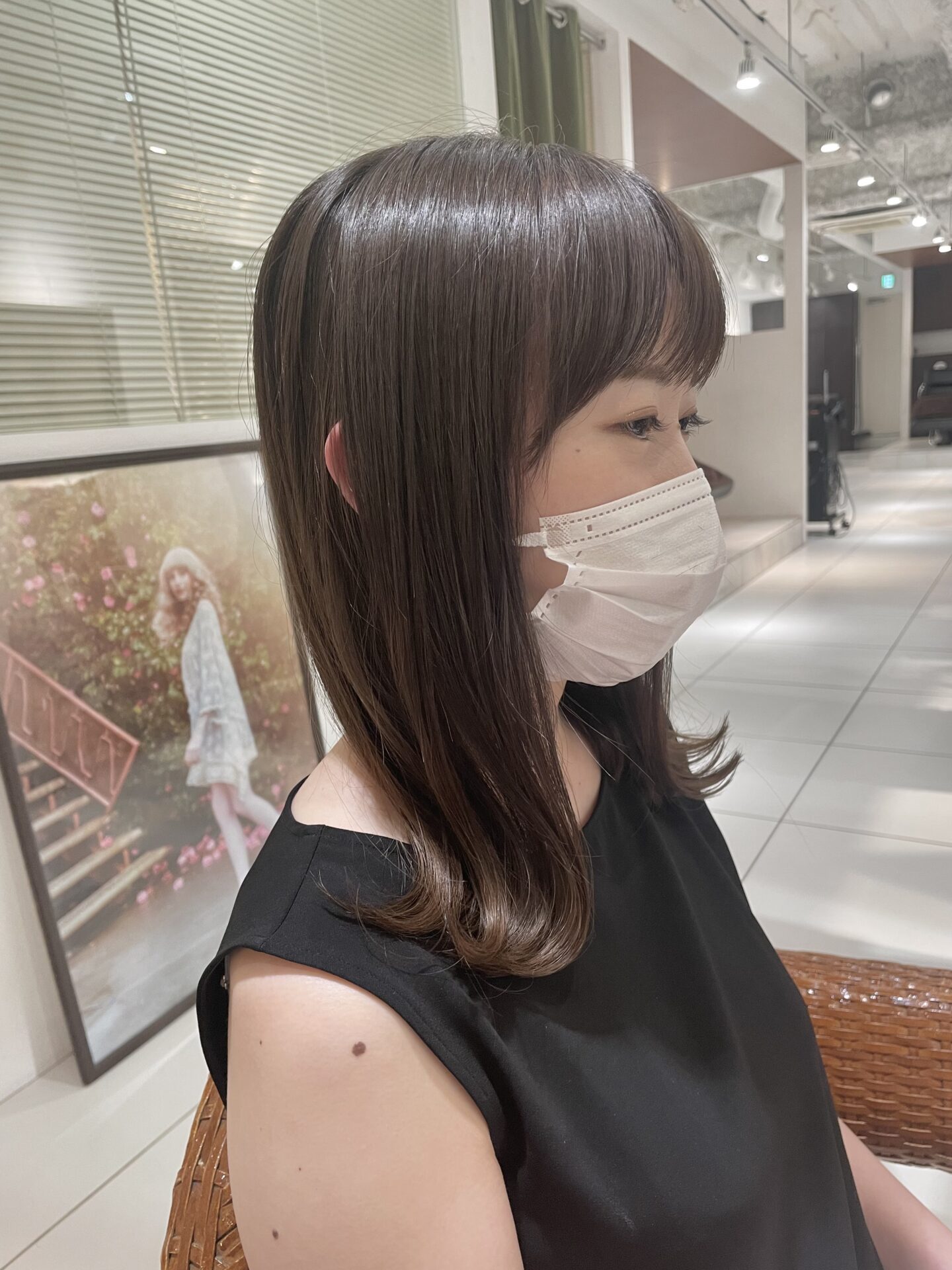 不動の人気！透け感溢れるグレージュカラー