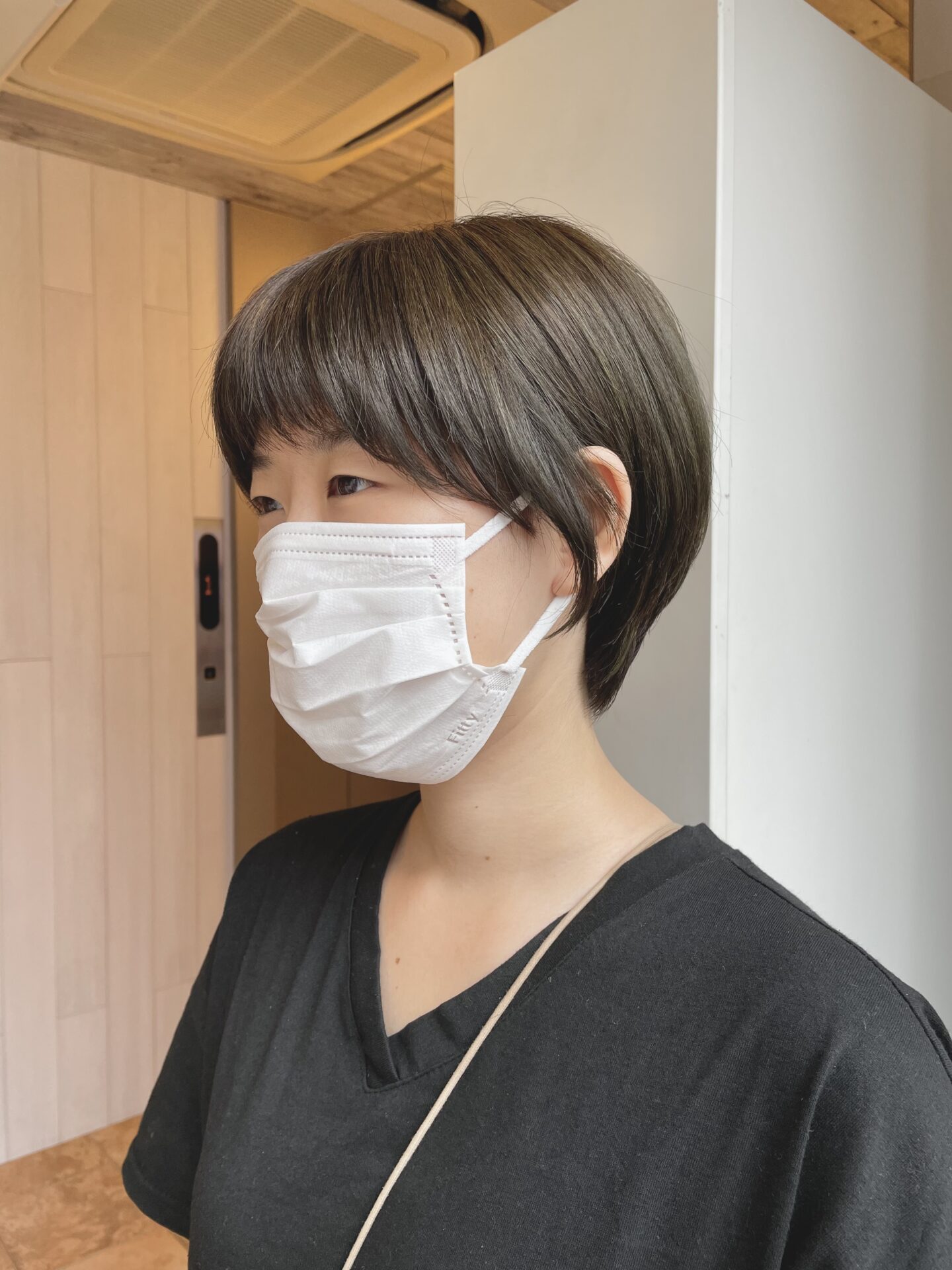 可愛い顔まわりカットとオリーブカラー