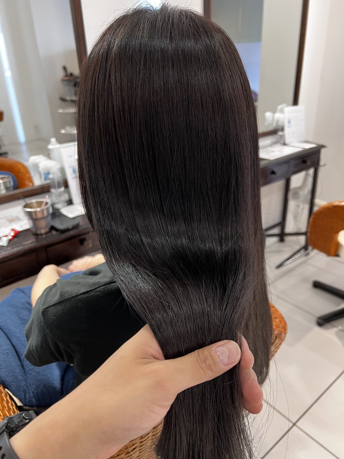 暗髪で透明感カラー