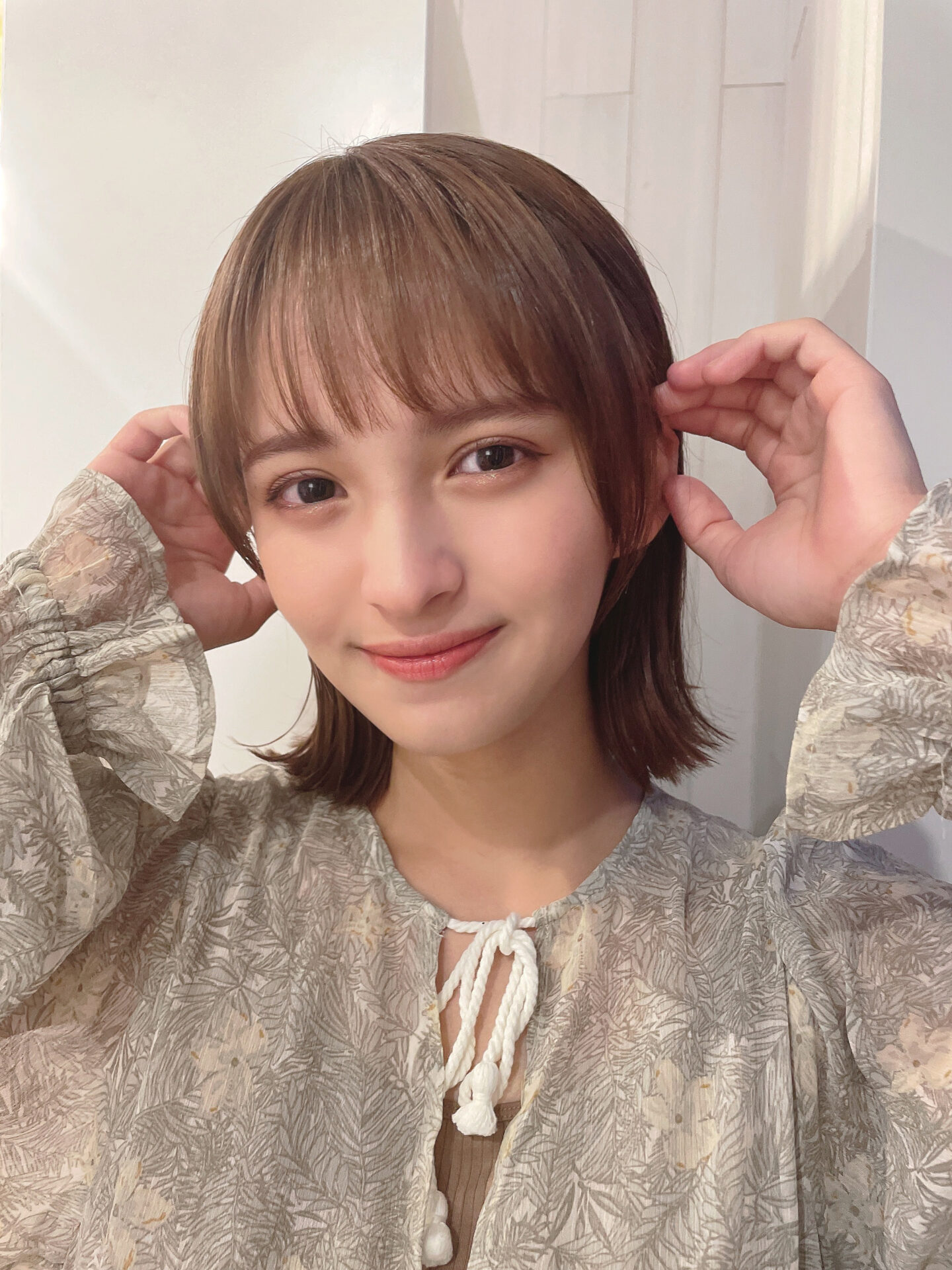 ほんの少しのくびれが首元スッキリ&丸顔も解消！^ ^