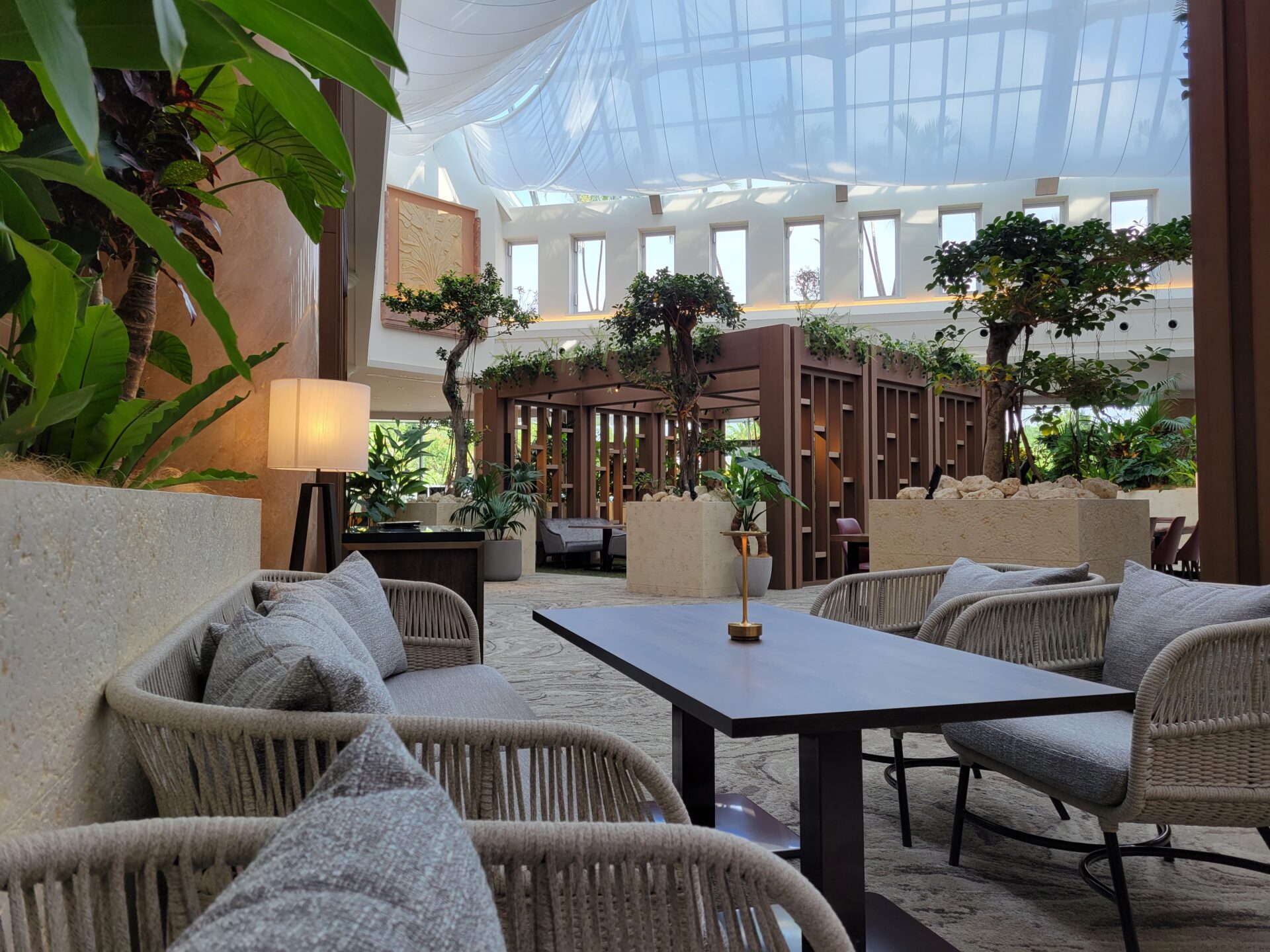 青山店　10月スタイリスト不在スケジュール