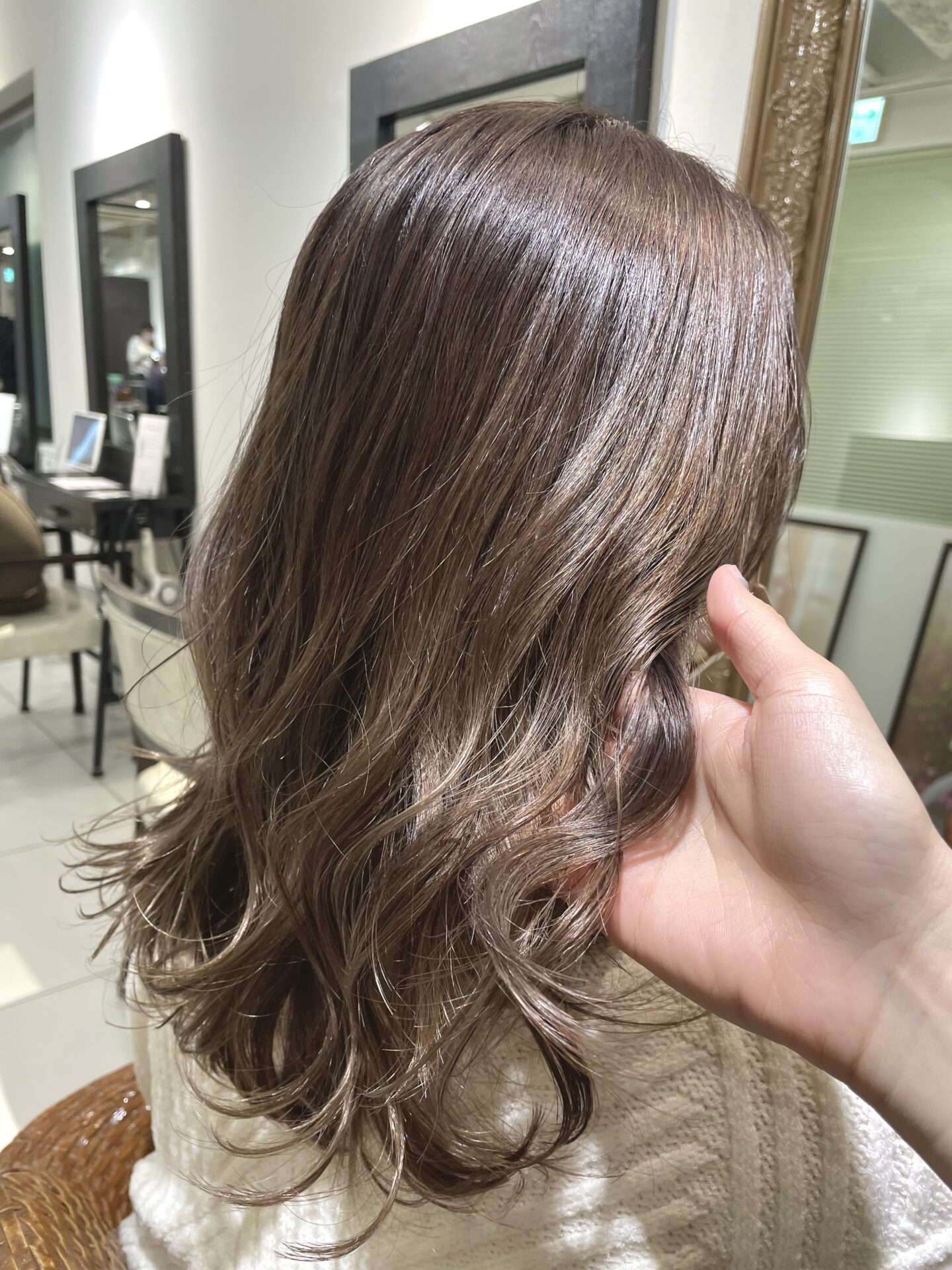 ツヤ感出る！アッシュベージュカラー