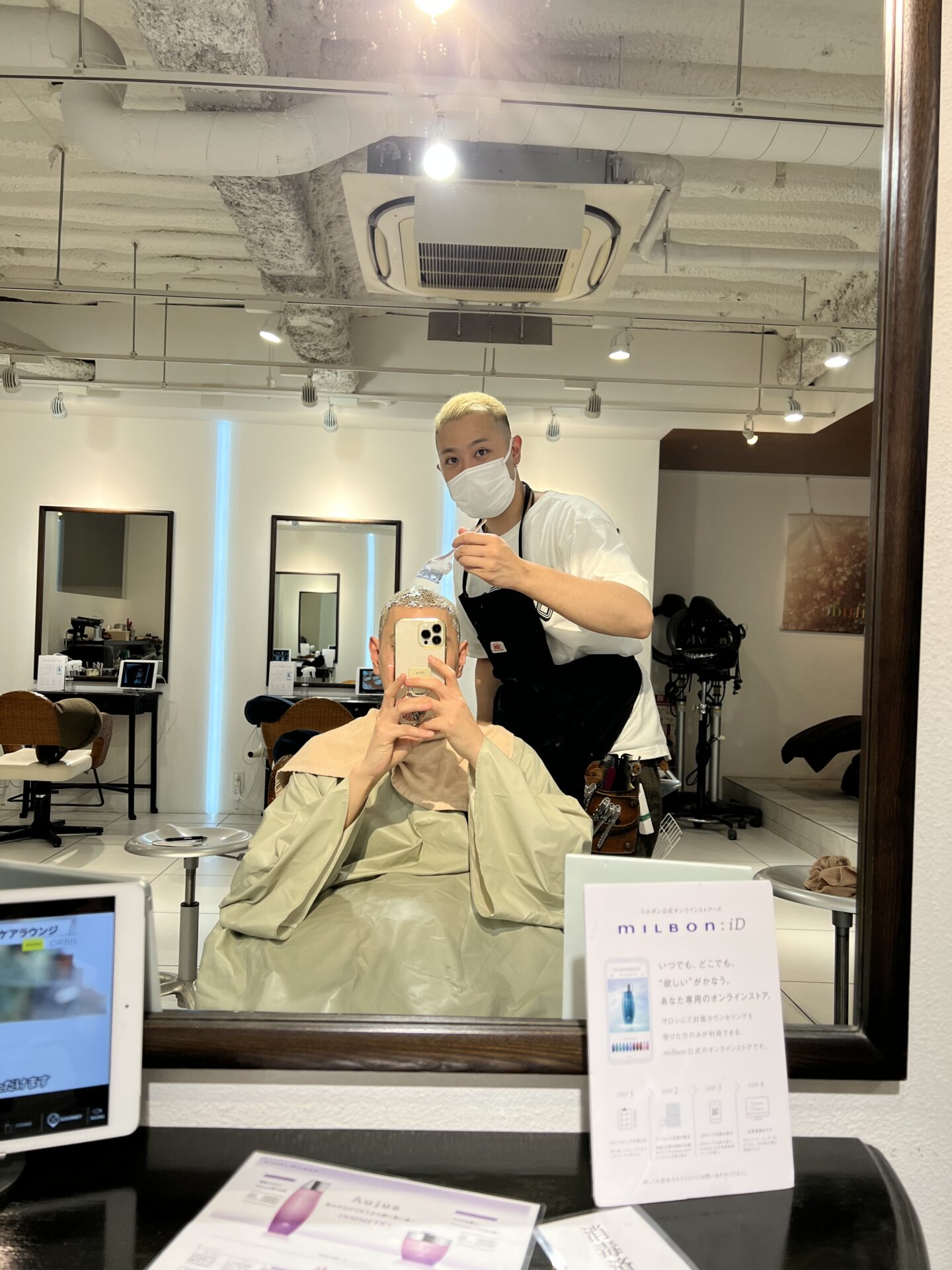 ブリーチ施術。