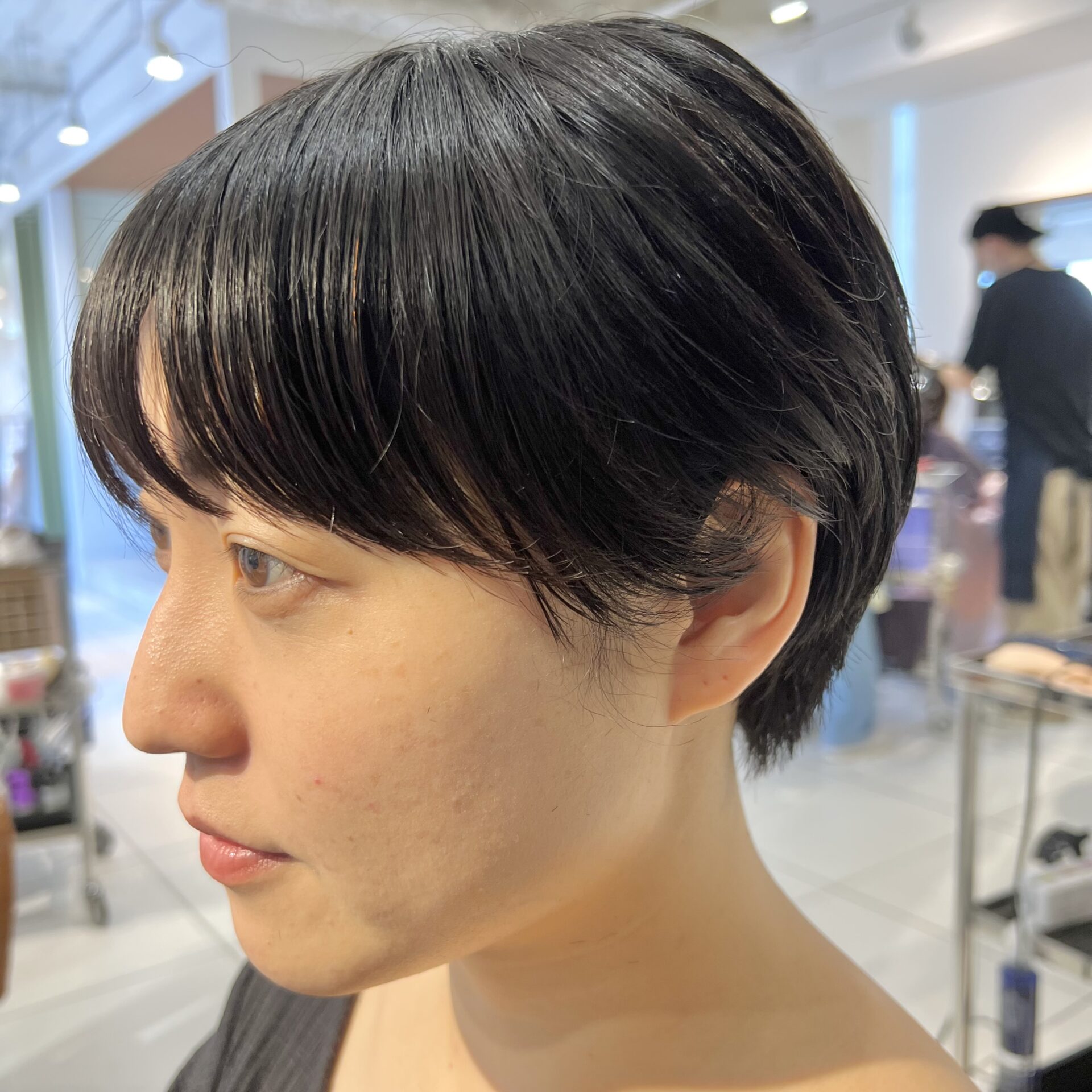 前髪と繋がるショートヘア