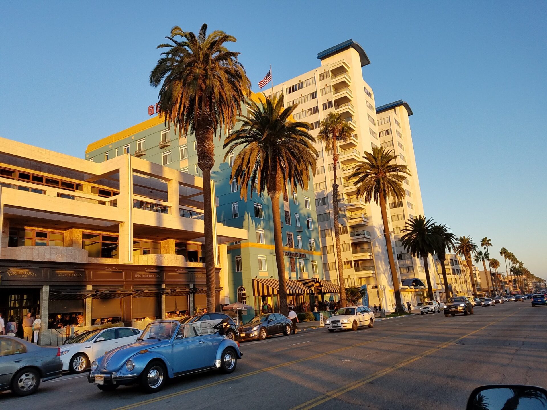 青山店　8月スタイリスト不在スケジュール