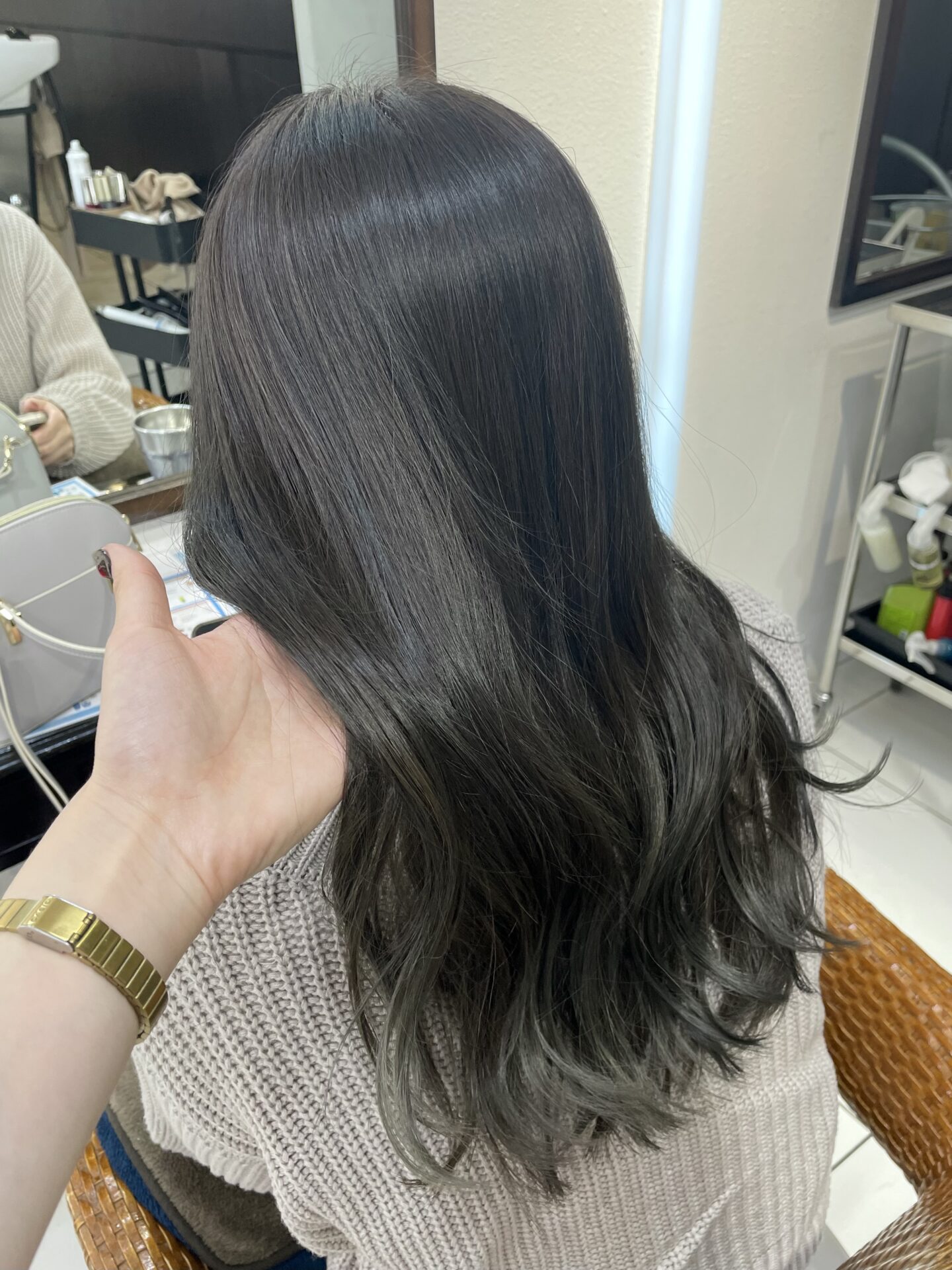 オリーブグレージュカラー