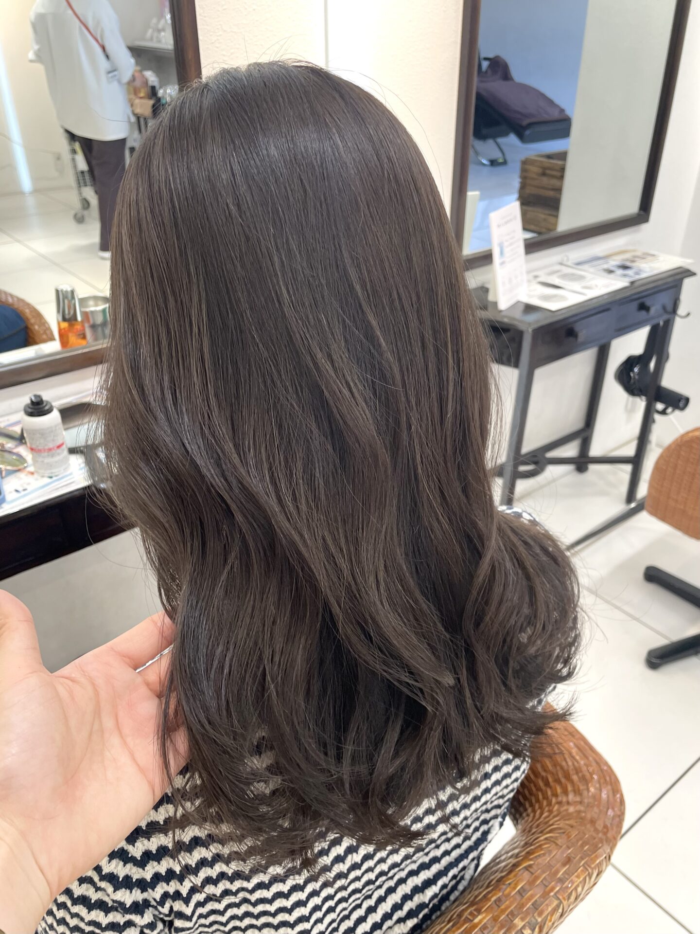 オリーブグレージュで赤みオフカラー