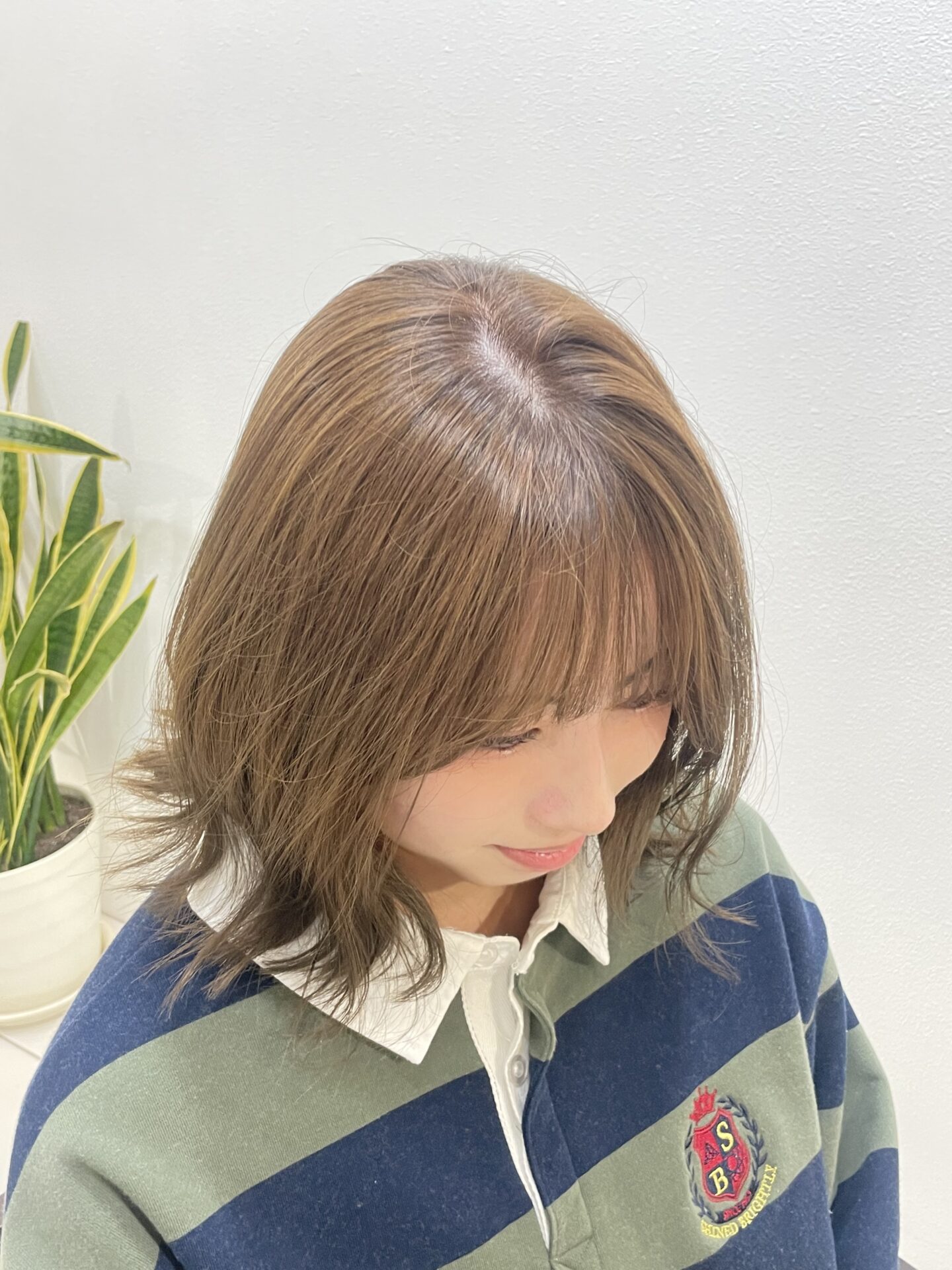 オリーブベージュ