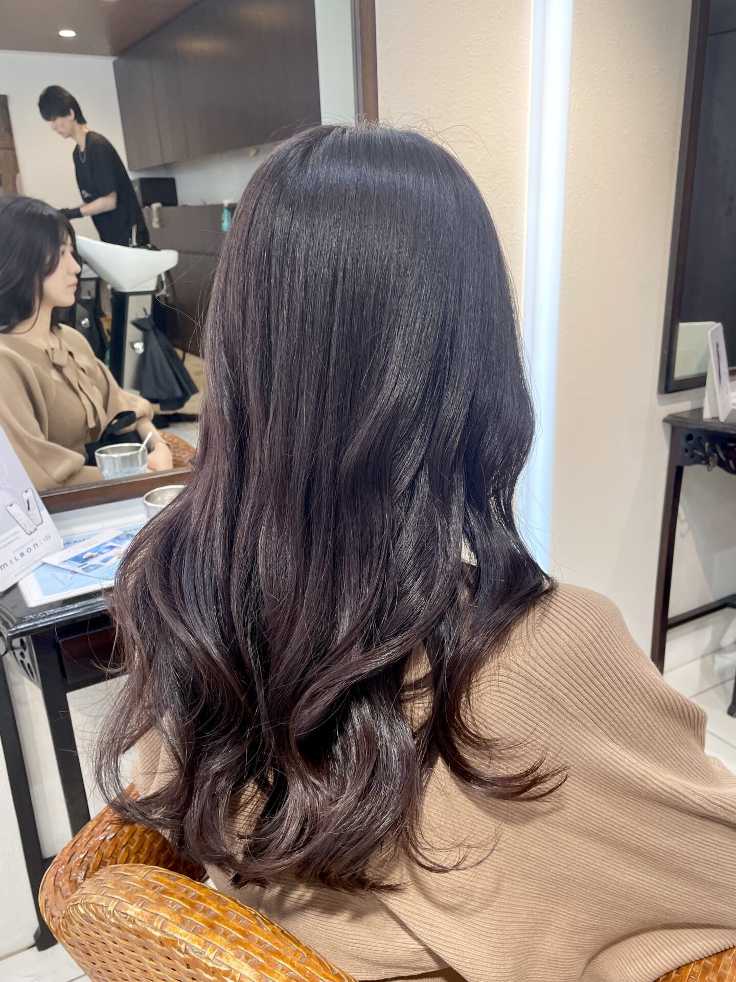 女性らしいラベンダーグレージュカラー