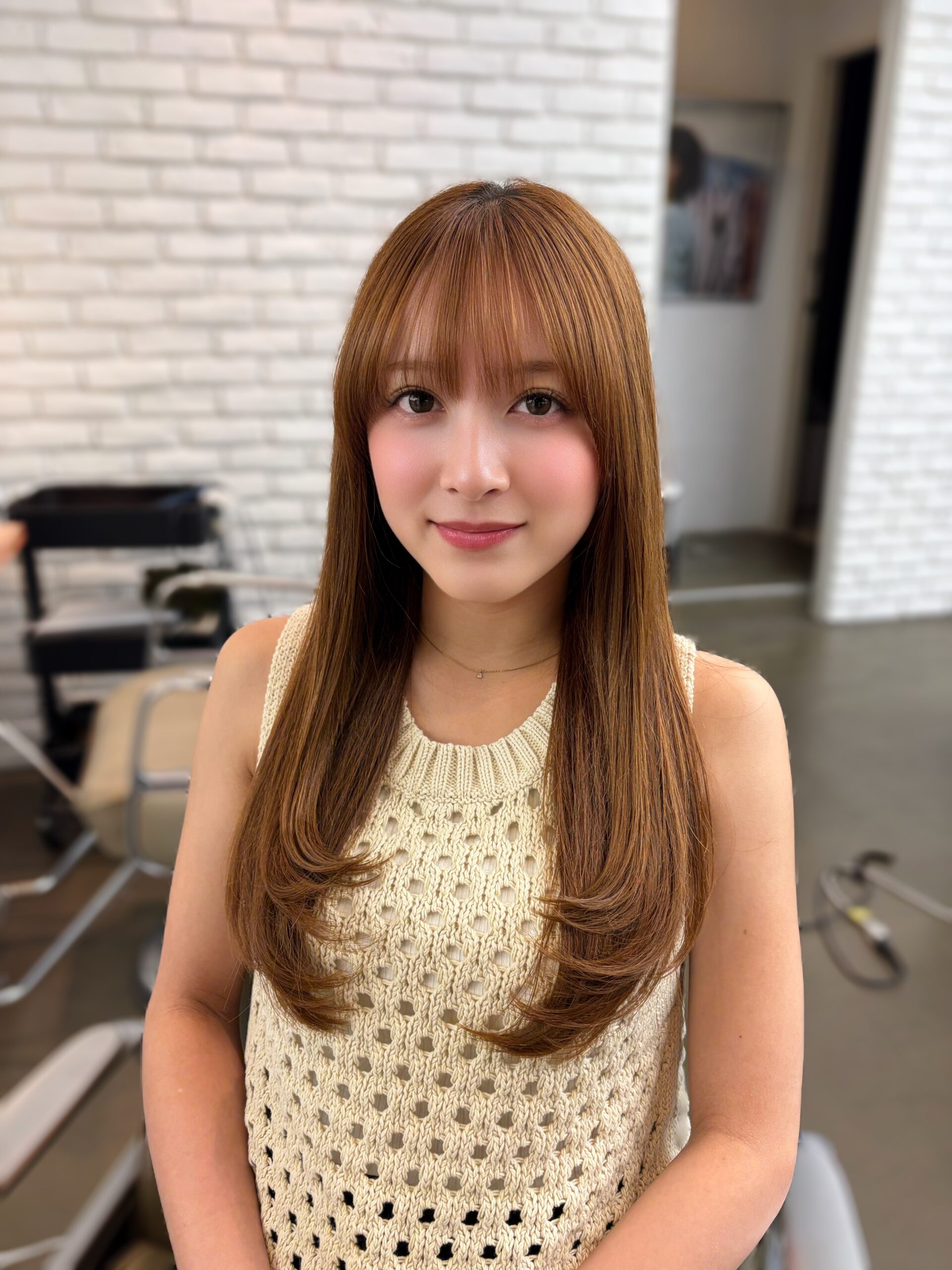 朝のセットが崩れない「巻ける縮毛矯正」でお悩み解決は青山で！