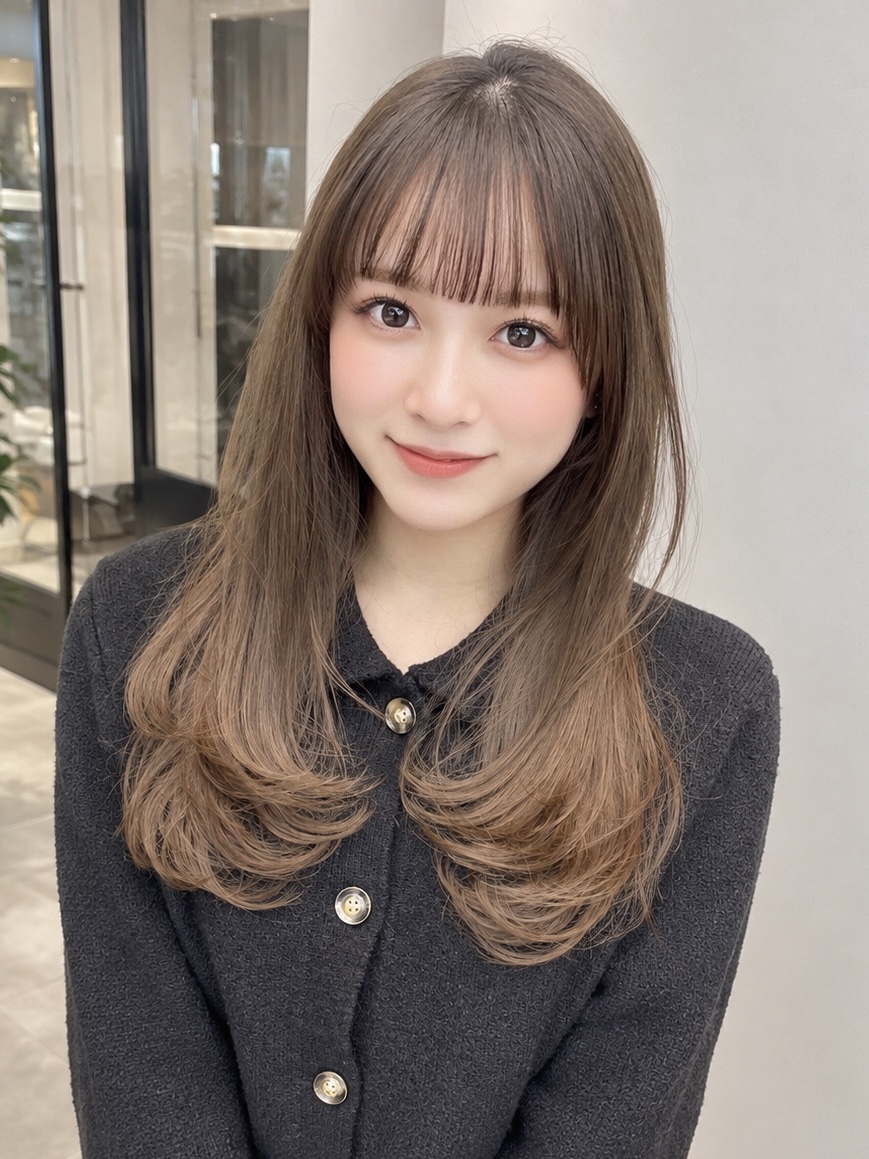 夏終わりのパサつき・広がりに。秋の美髪を青山で叶える髪質改善と巻ける縮毛矯正