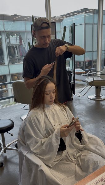 【稲田】すきバサミを使わないカット×巻ける縮毛矯正×レイヤーカットで、自然に動く艶髪へ