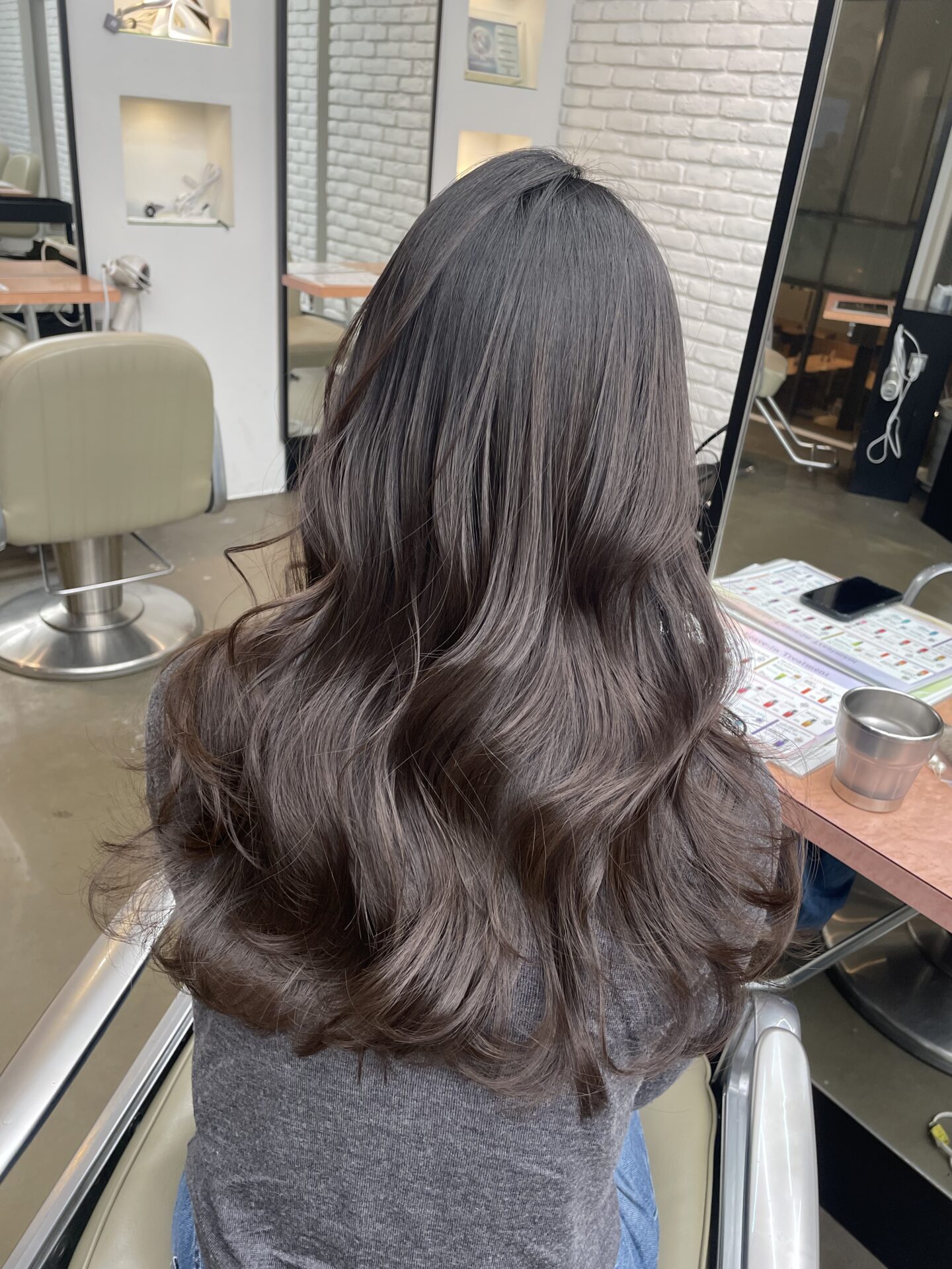 巻ける縮毛矯正で楽しめる巻き髪